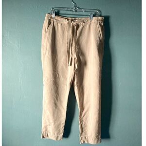 Gap women's Khaki crop pants size medium inseam 25"
